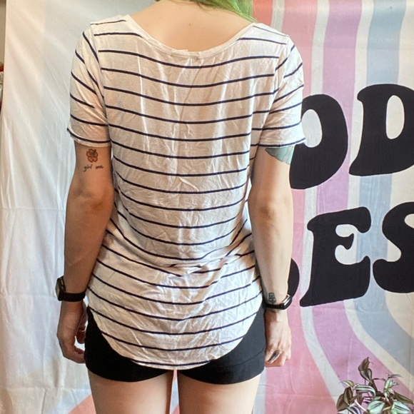 Loose T-Shirt - Picture 4 of 5